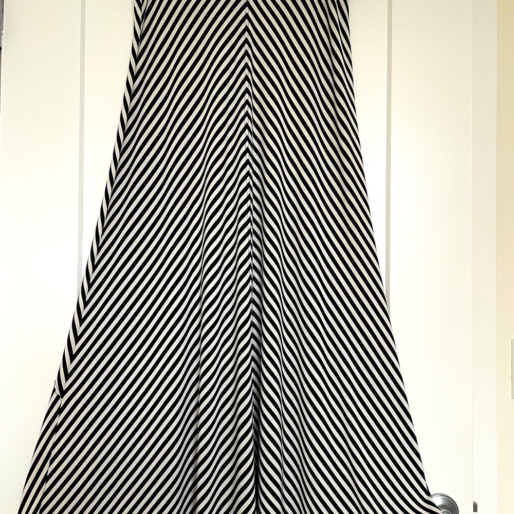 Komarov maxi skirt, fitted waistband, blk/wht stripe. poly/spandex blend XL